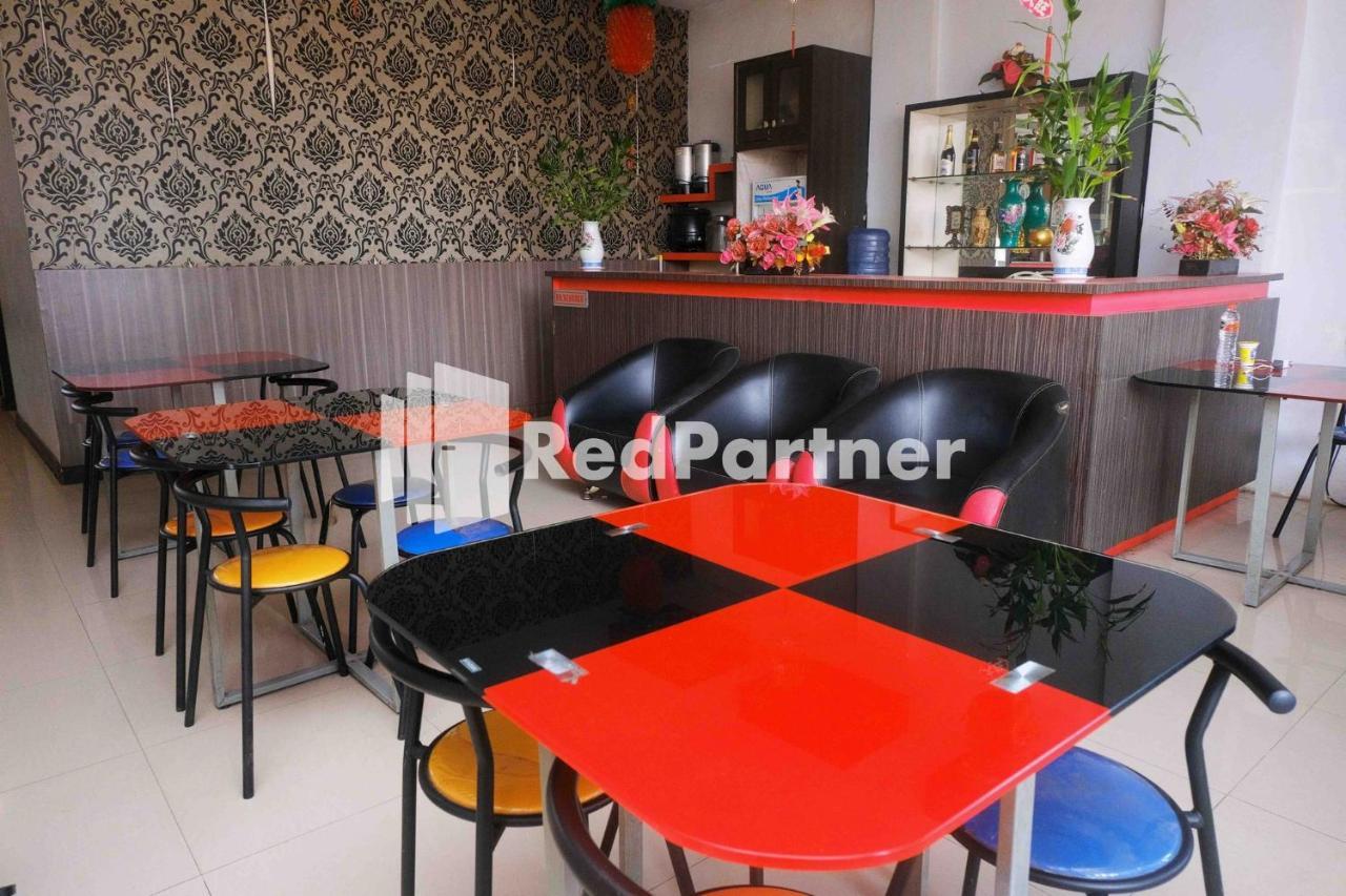 Hotel Permata Makassar Mitra Reddoorz Balangberu Екстериор снимка