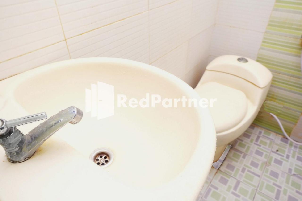 Hotel Permata Makassar Mitra Reddoorz Balangberu Екстериор снимка
