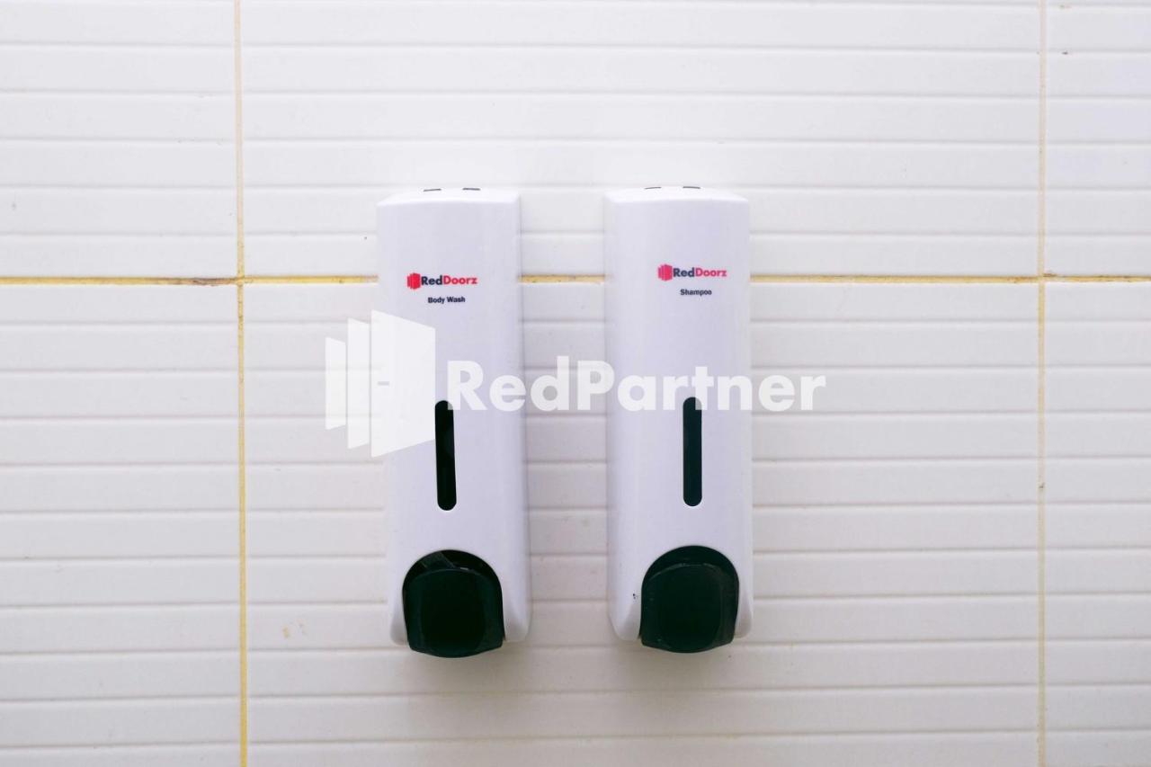 Hotel Permata Makassar Mitra Reddoorz Balangberu Екстериор снимка
